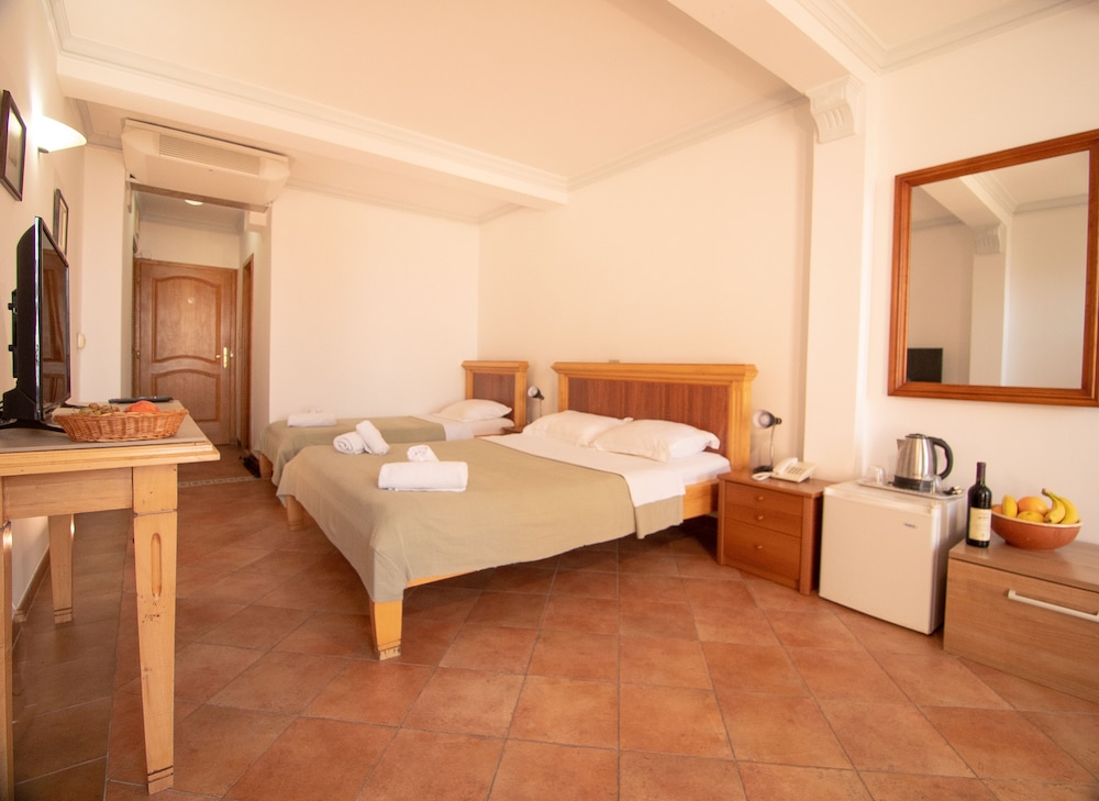 Family Triple Room, Balcony photo 2