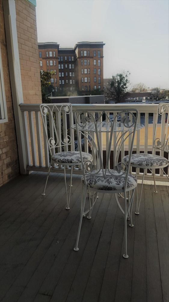Family Quadruple Room, Ensuite, City View (Southern Belle Suite) photo 2
