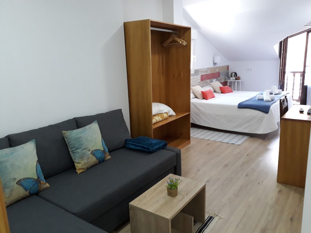 Habitación Doble, Con Baño (Sofá)