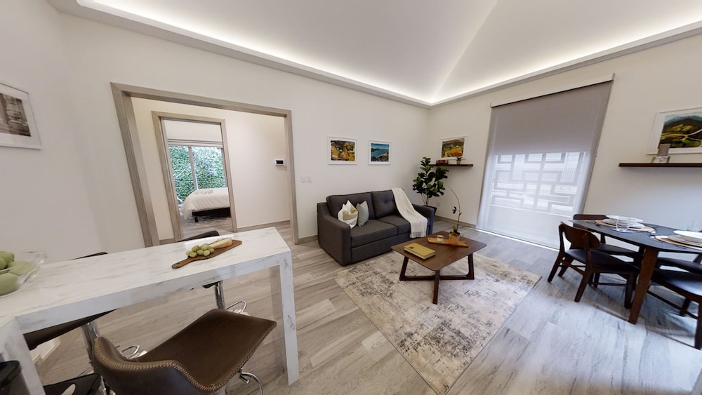 Business Suite, 1 Queen Bed with Sofa bed, Non Smoking
