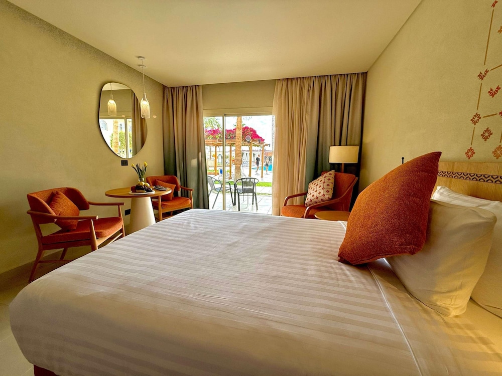Superior Room, 1 King Bed, Garden View (Beach side) - Photo 2