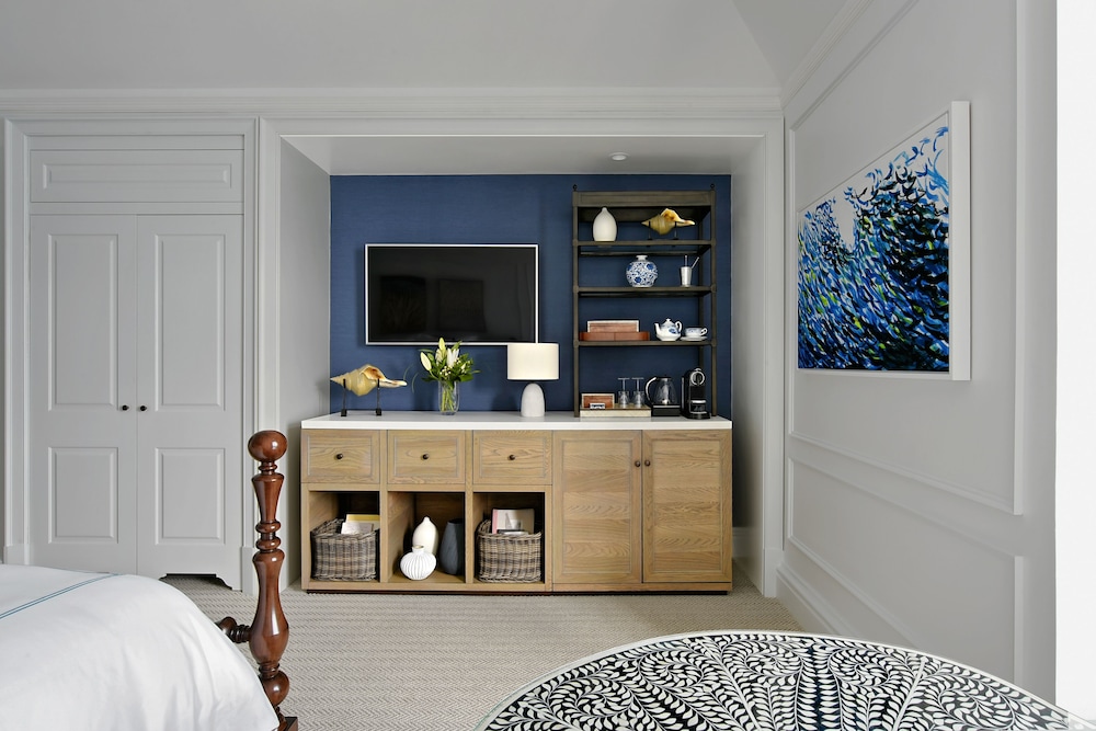 Superior Room, 1 King Bed photo 3