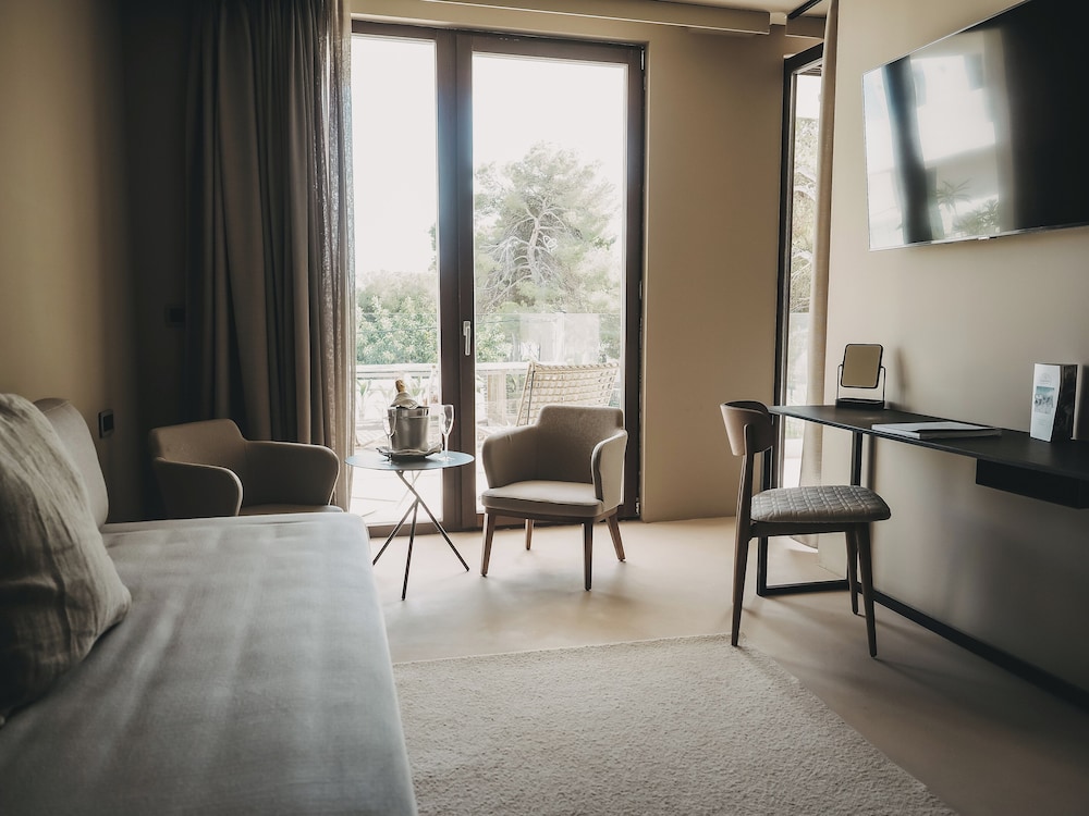 Deluxe Double Room, Balcony, Pool View