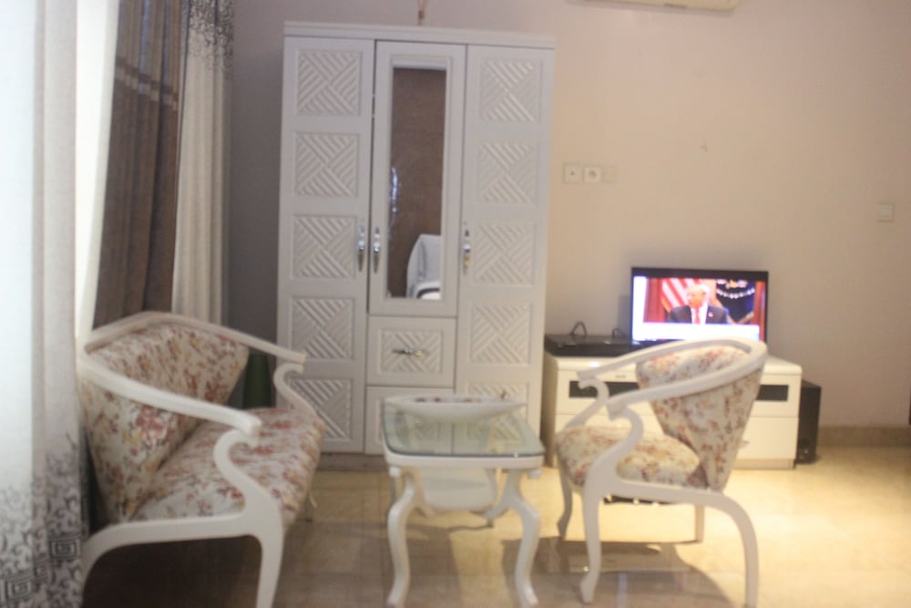 Business Room, 1 King Bed, Non Smoking photo 3