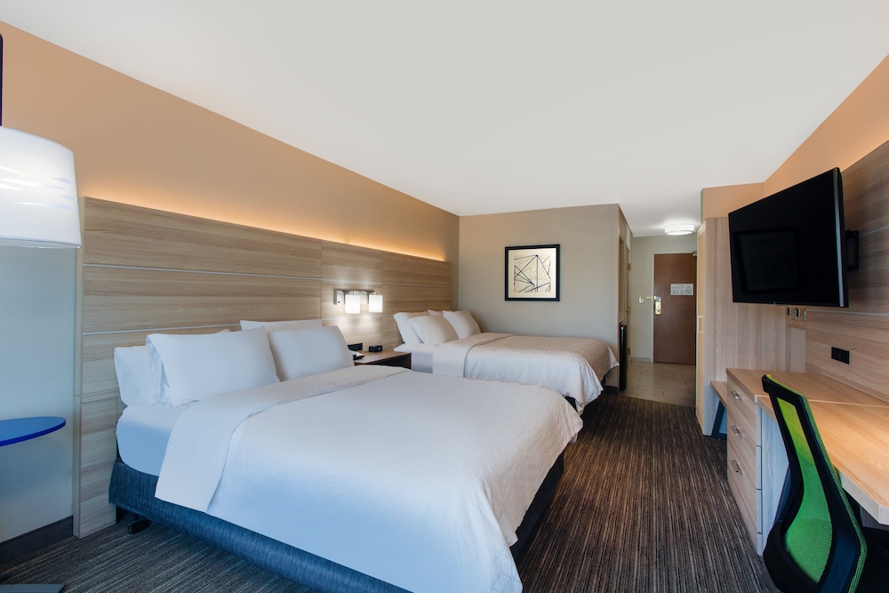 Standard Room, 2 Queen Beds - Photo 3