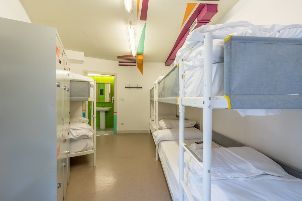 Shared Dormitory, Private Bathroom