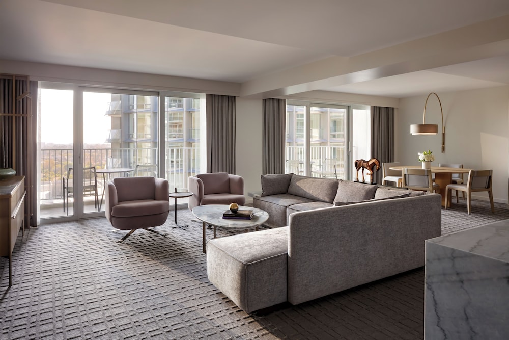 Premier Suite, 1 Bedroom, 1 King Bed (Hearing Accessible)