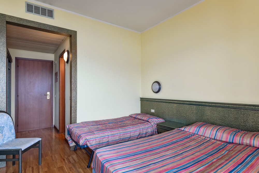 Standard Double or Twin Room (2 pax) - Photo 11