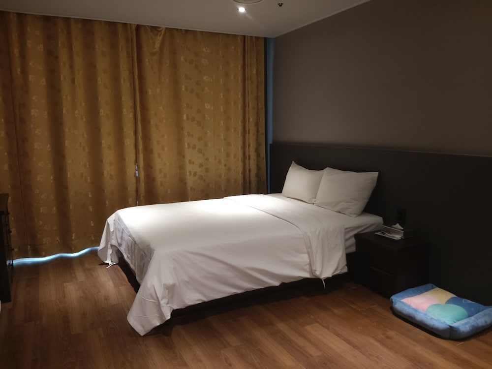 Pet Room Double Bed