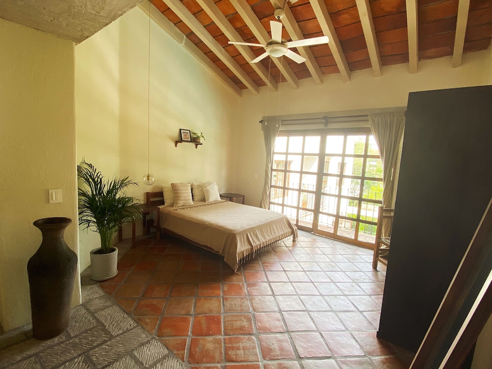 Deluxe Room - Photo 19