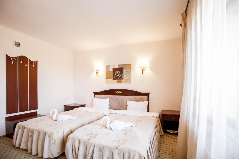 Basic Twin Room - Photo 1