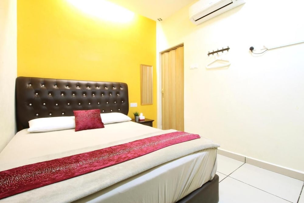 Economy Double Room (lateral garden view) photo 3