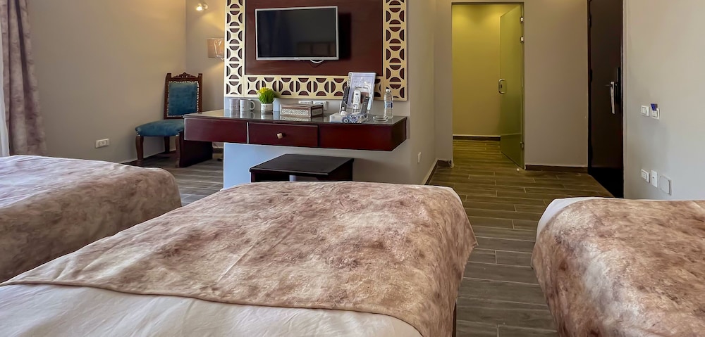 Superior Quadruple Room, Kitchen, City View - Photo 18