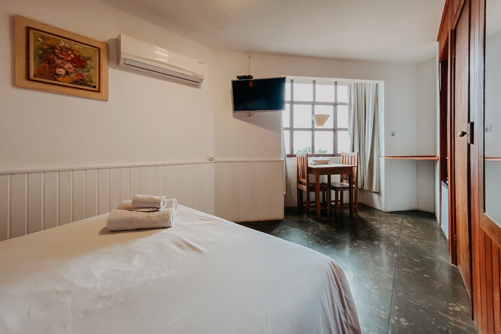 Royal Room - Photo 1