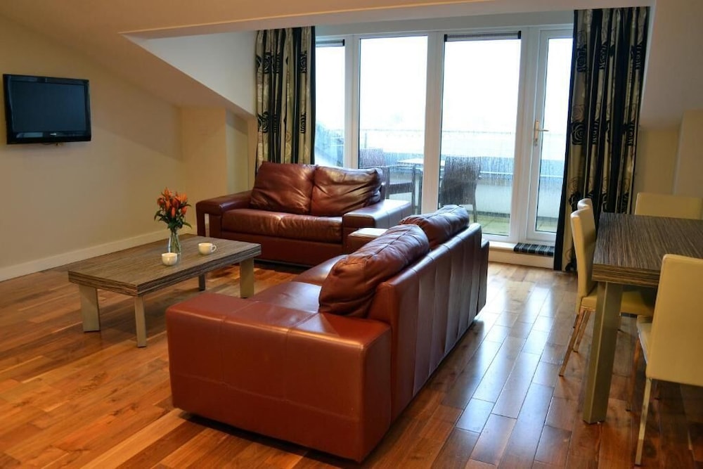Two-Bedroom Apartment (5 Adults) - Photo 10