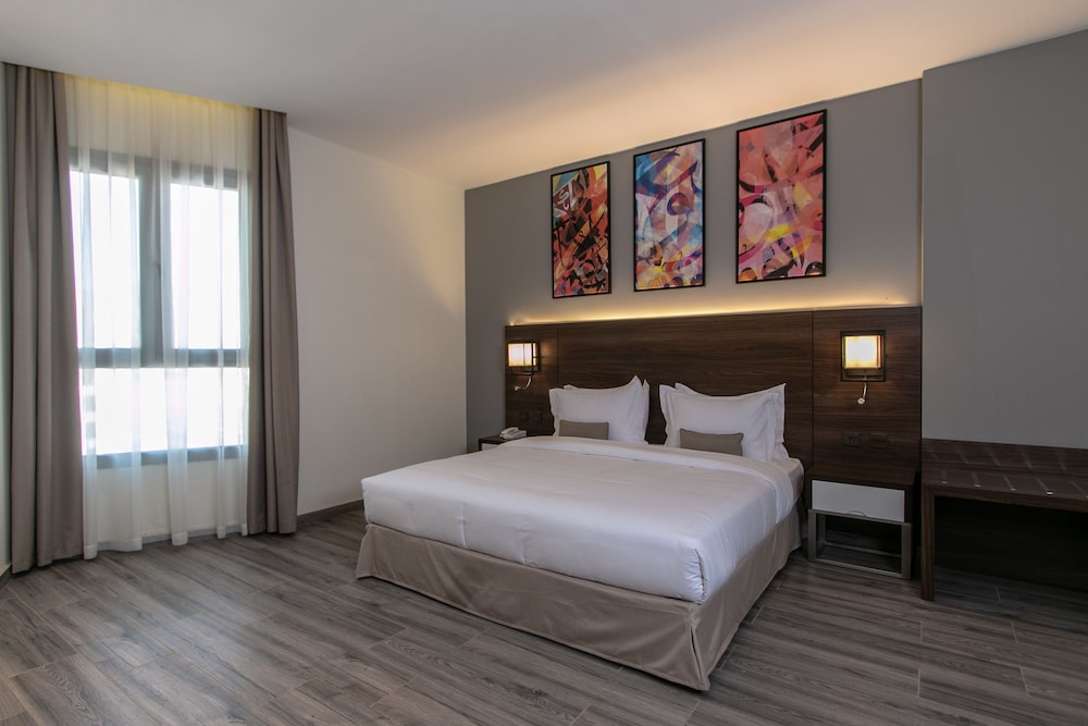 Basic Room, 1 King Bed photo 2