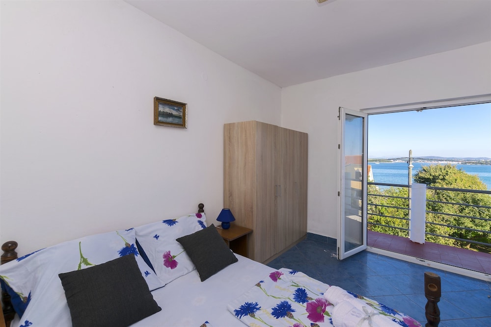 Apartment (A2)