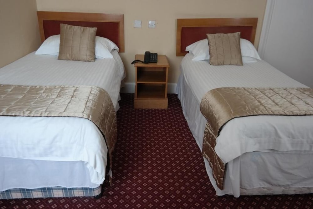 Standard Twin Room - Photo 8