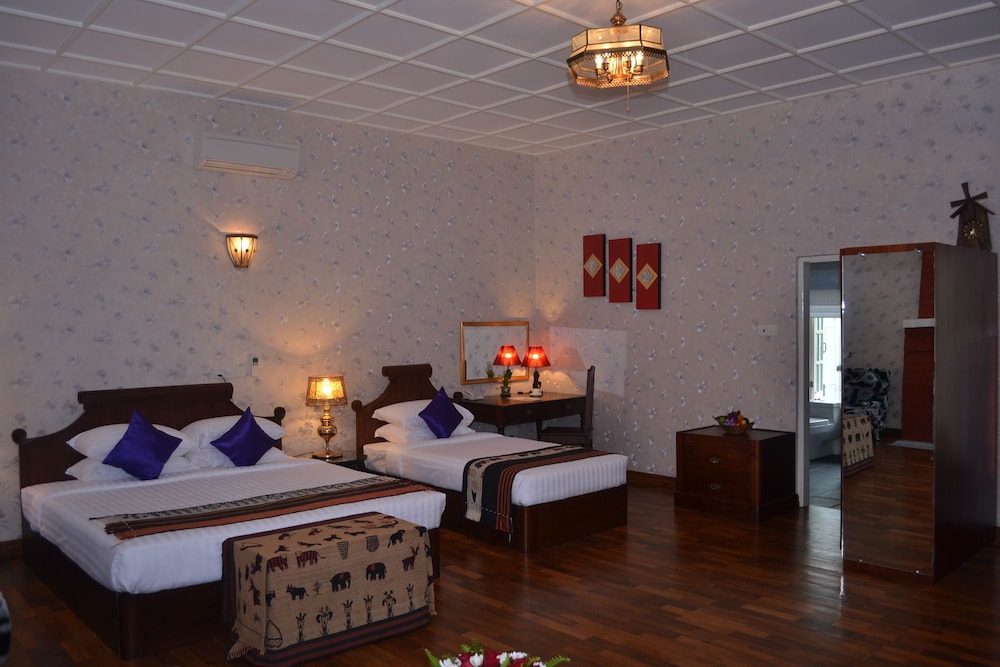 Royal Villa photo 2