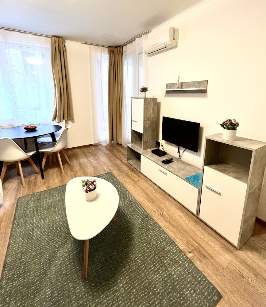 One-Bedroom Apartment - Photo 12
