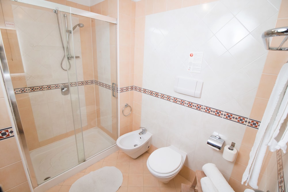 Standard Double Room - Photo 4