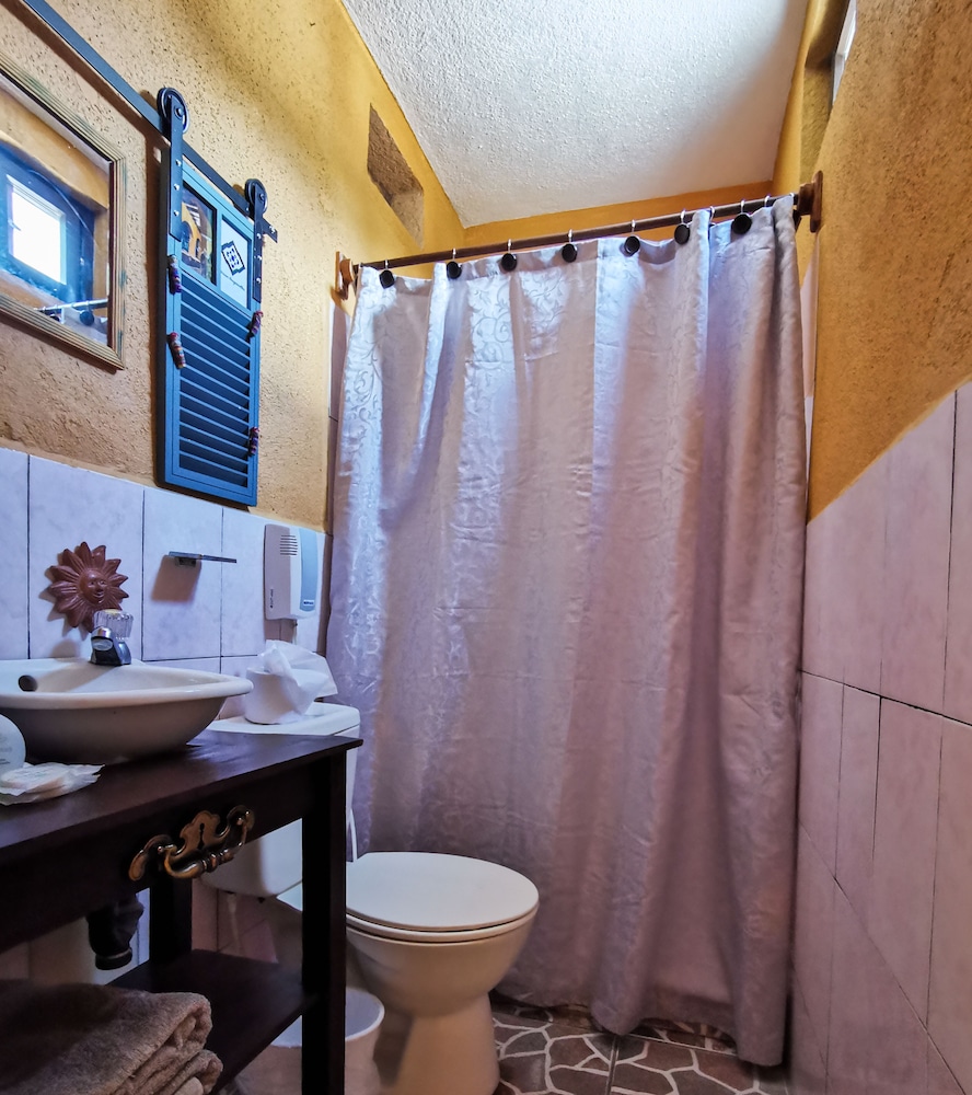 Deluxe Double Room, 1 Queen Bed, Non Smoking photo 1