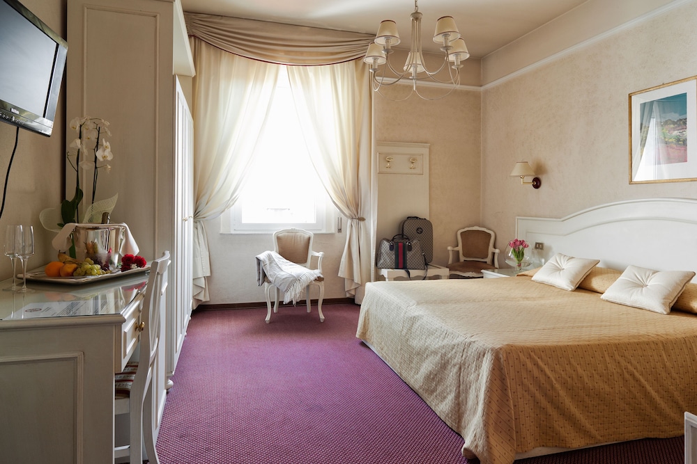 Deluxe Double or Twin Room - Photo 14