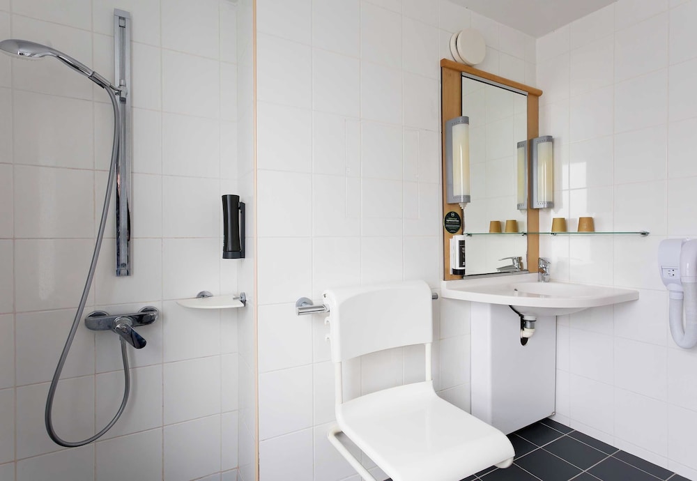 Standard Double Room, Mobility Accessible, Non Smoking - Photo 6