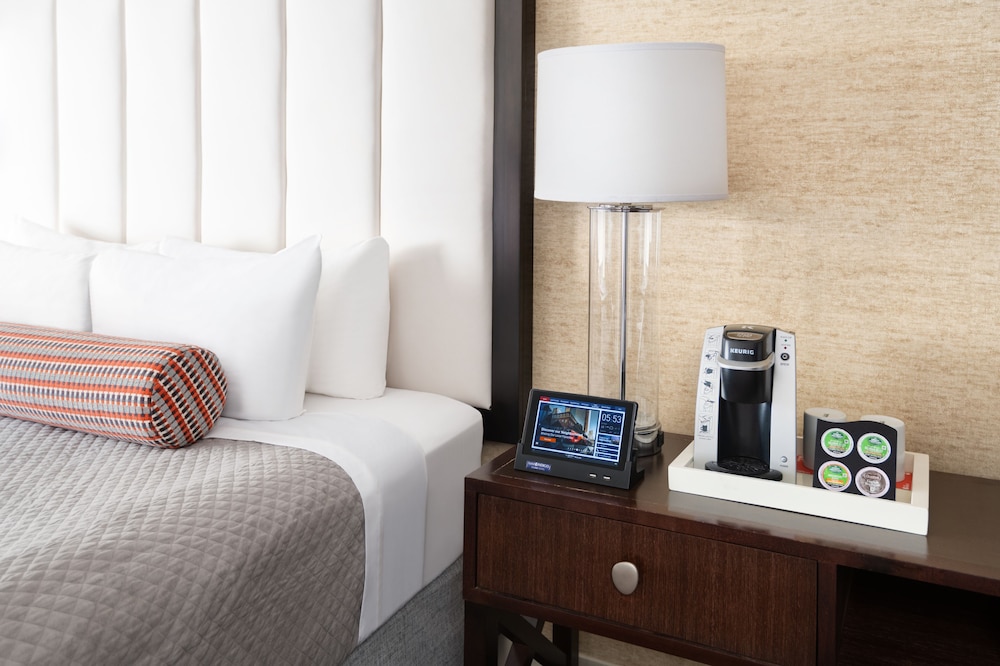 Premium Room, 1 King Bed, Park View (Petco Park View) - Photo 3