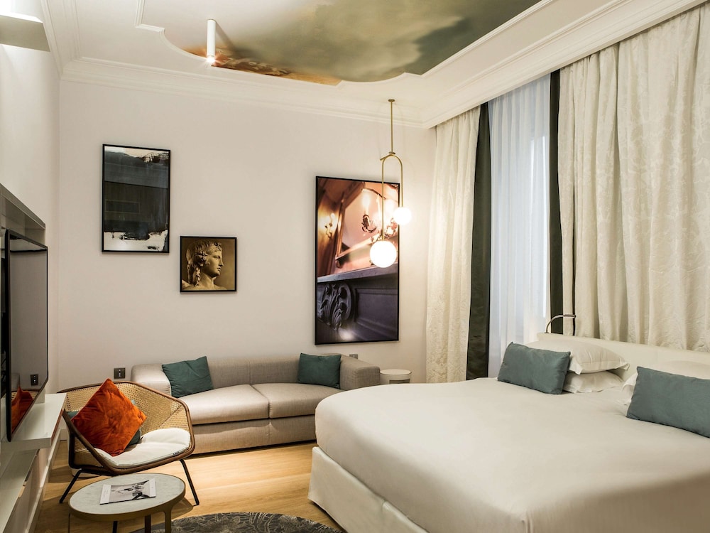 Junior Suite, 1 Queen Bed thumbnail 6