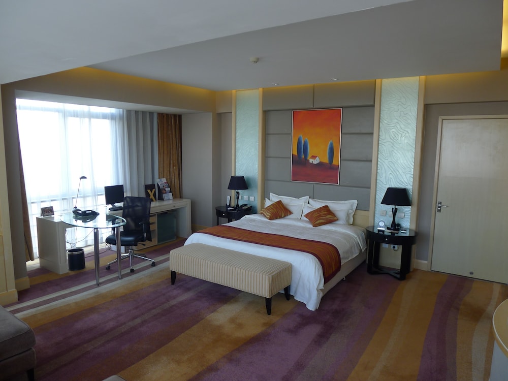 Business Suite photo 1