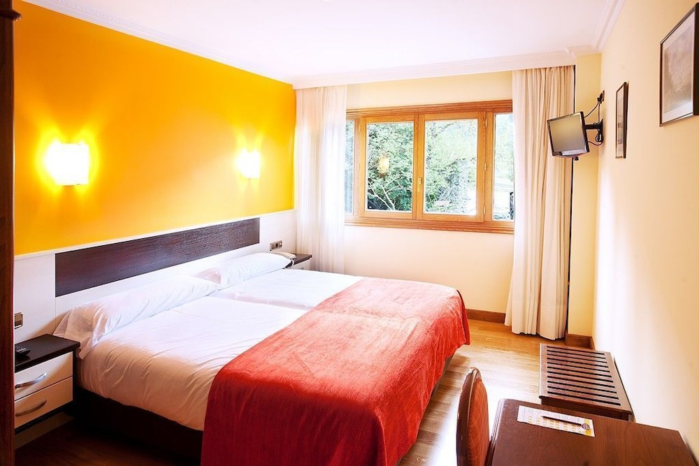 Twin Room - Photo 2