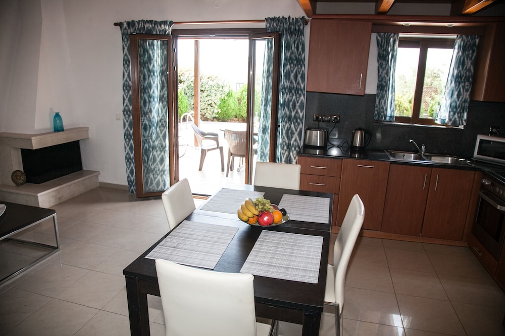 Deluxe Double or Twin Room, Non Smoking, City View photo 3
