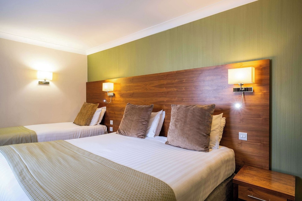 3 Single Beds photo 2