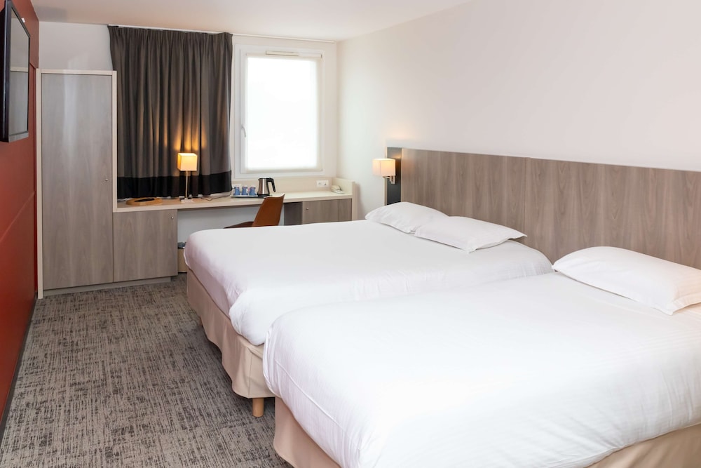 Standard Room, Multiple Beds - Photo 1