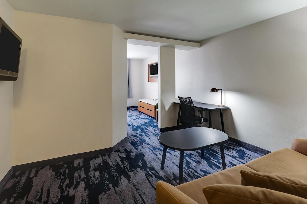 Suite, 1 King Bed, Non Smoking, Refrigerator & Microwave (Larger Room;with Sofabed) - Photo 5