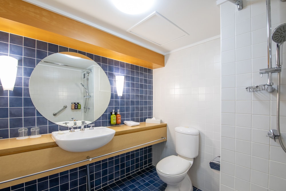 One Bedroom Suite with Seaview - Photo 3