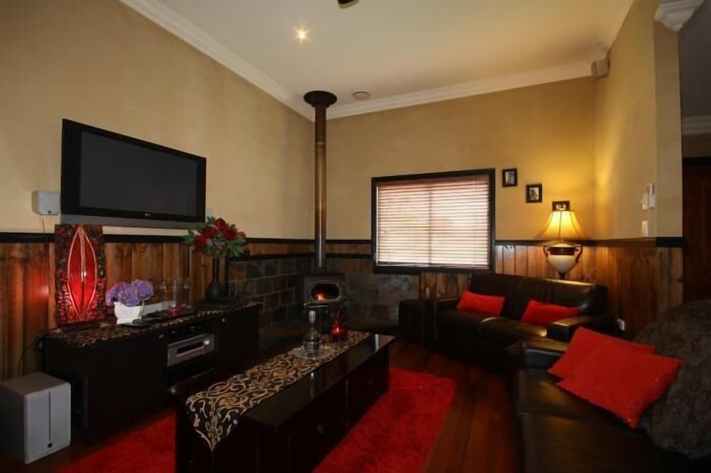 Two Bedroom Cottage photo 2
