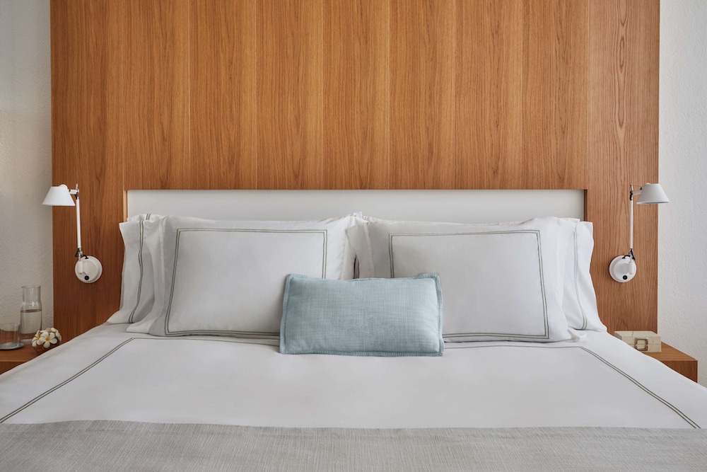 Room, 1 King Bed, Resort View