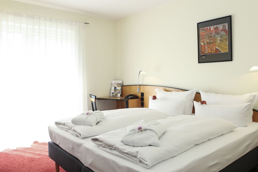 Standard Double Room, 1 Queen Bed photo 3