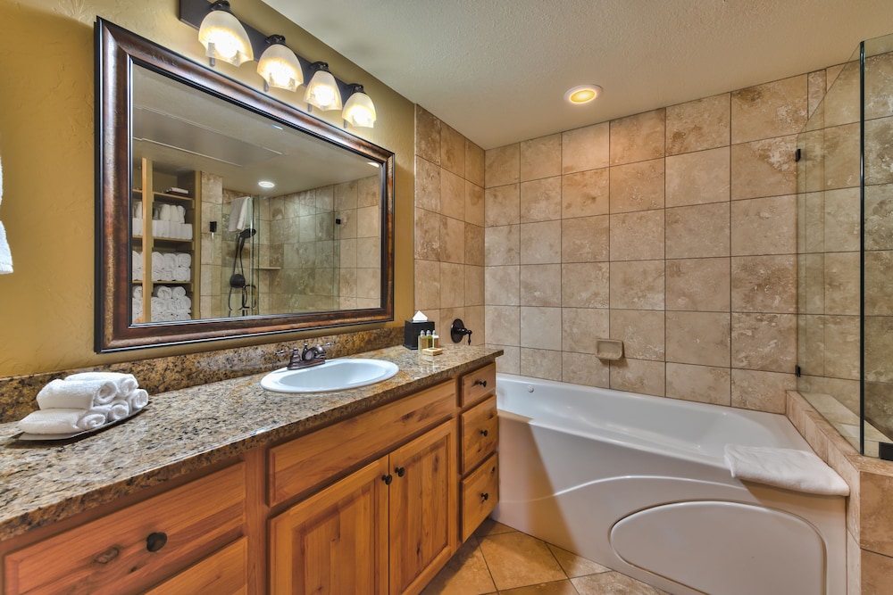 Superior Condo, Mountain View (221A) photo 2