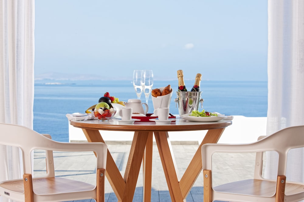 Signature Sea View Suite with private pool - Photo 17