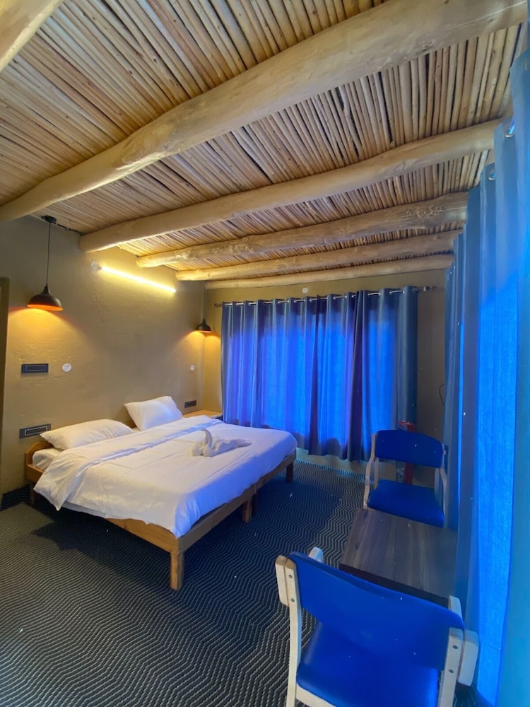 Deluxe Room - Photo 11