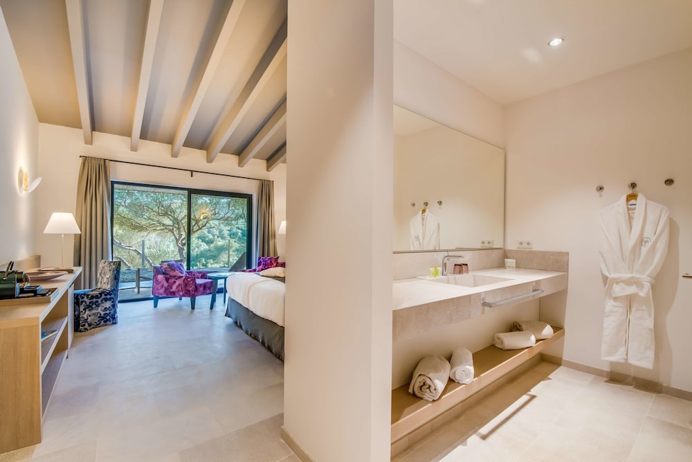 Premium Double Room (Petite) photo 3