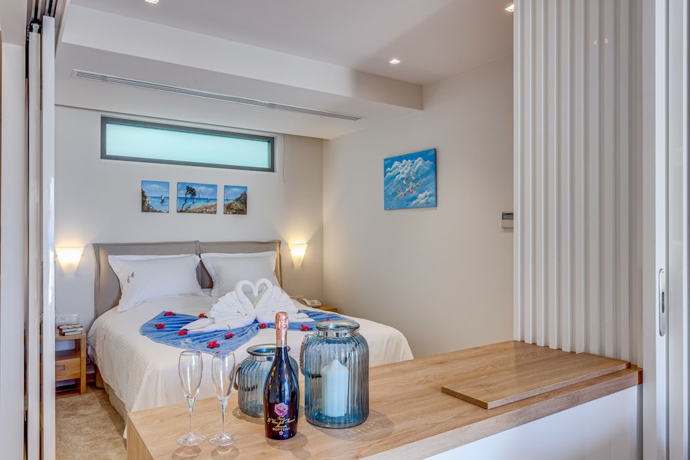 Suite (Joseph) photo 1