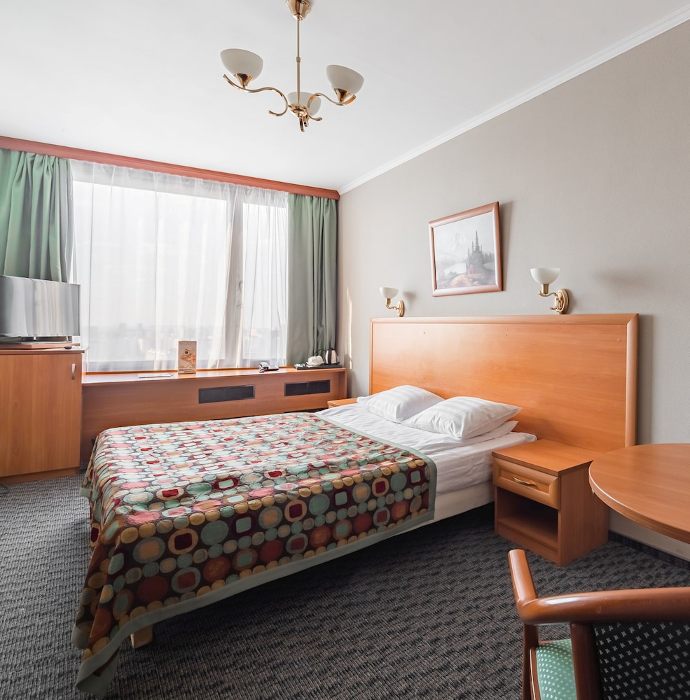 Standard Room, 1 Queen Bed photo 3