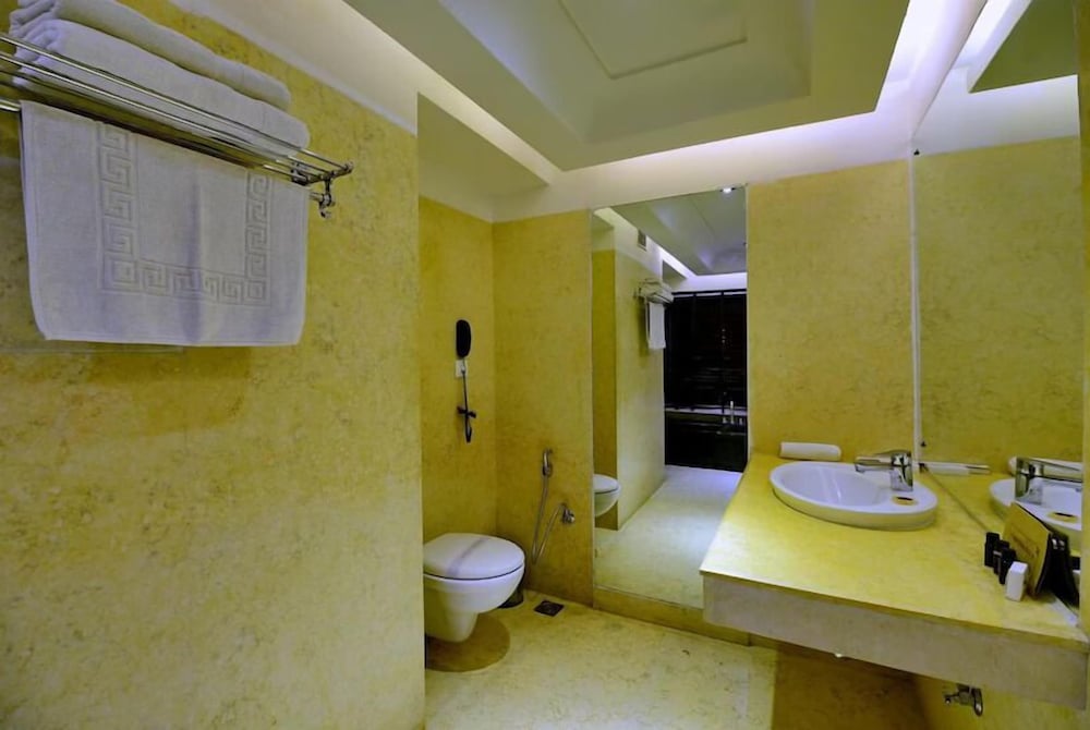 Executive Room - Photo 6