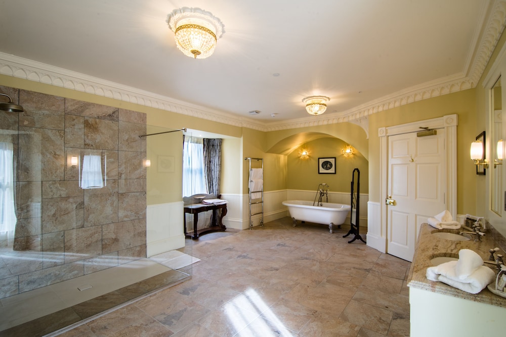 Castle Lindsay Tower Suite photo 2
