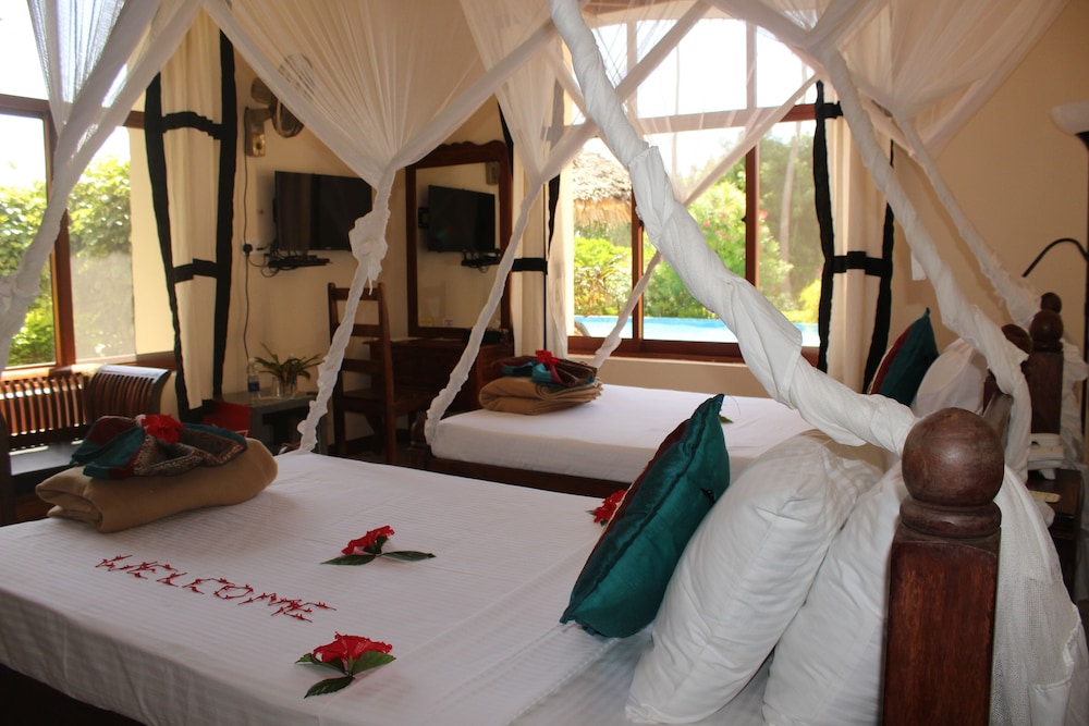 Double or Twin Room, Partial Ocean View (Salme)