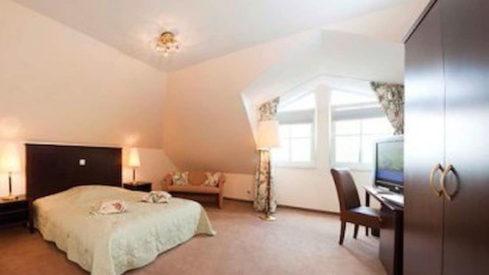 Basic Apartment - Photo 1